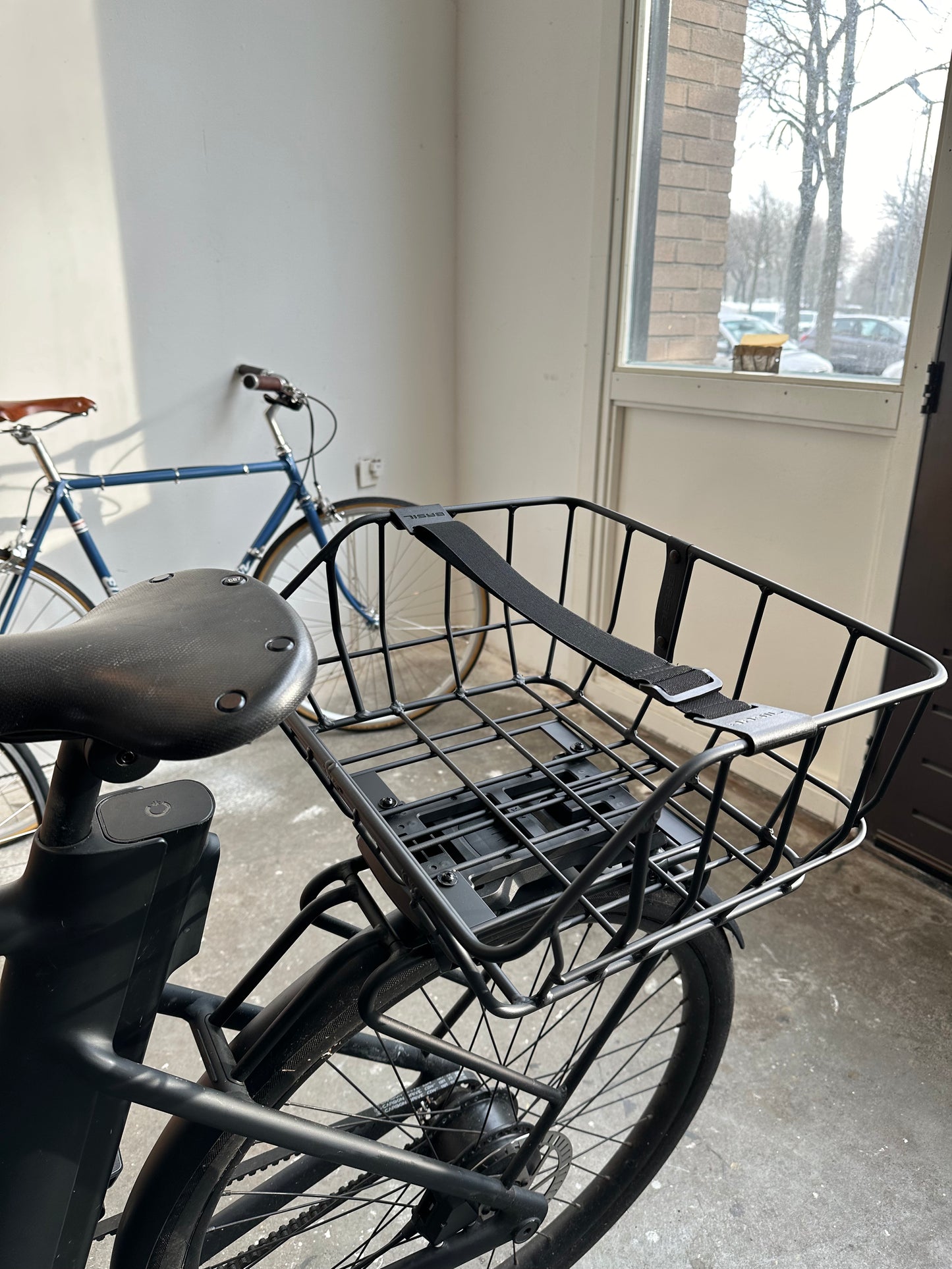 Basil Portland basket MIK silver or black