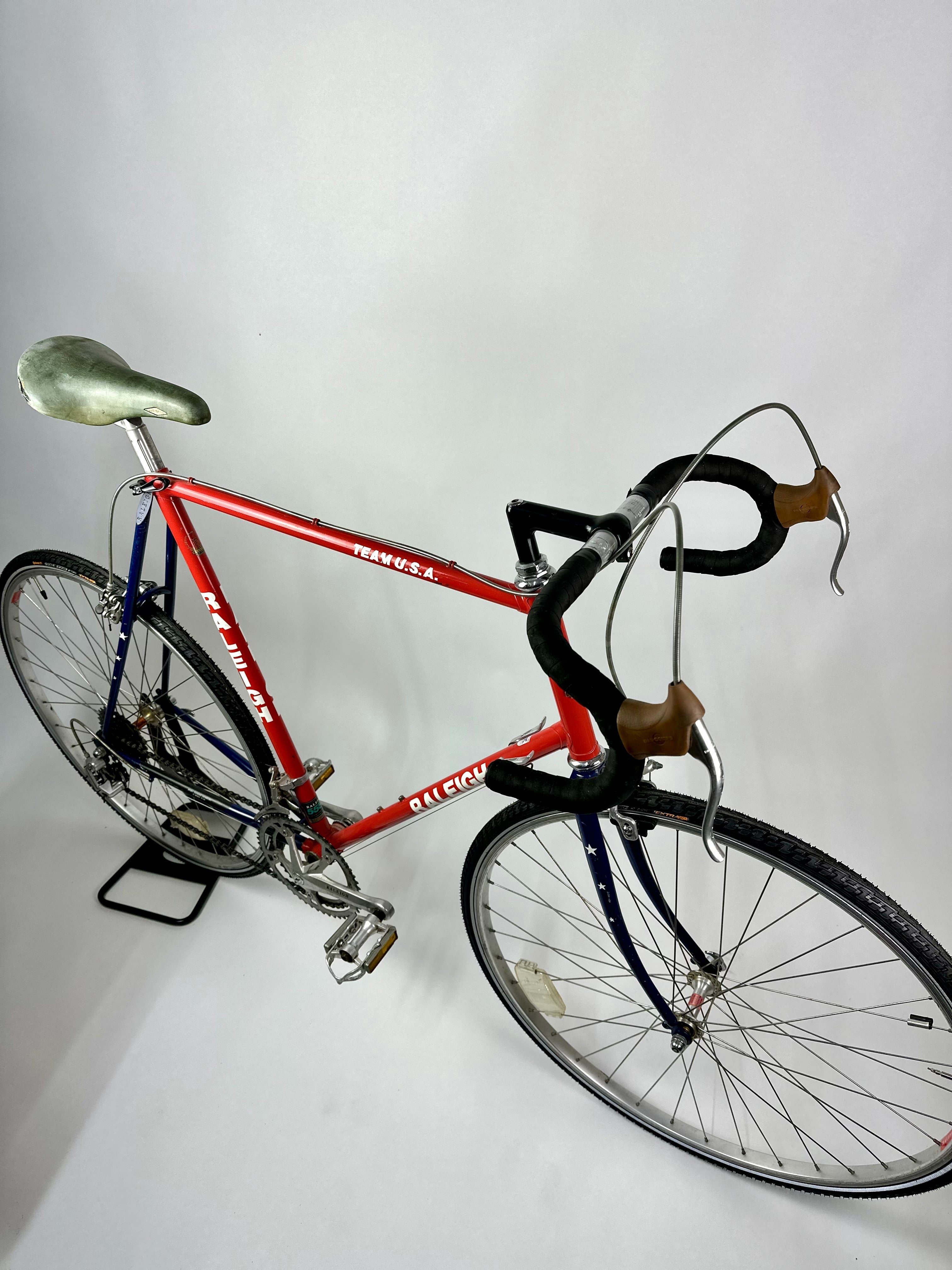 Retro raleigh road outlet bike