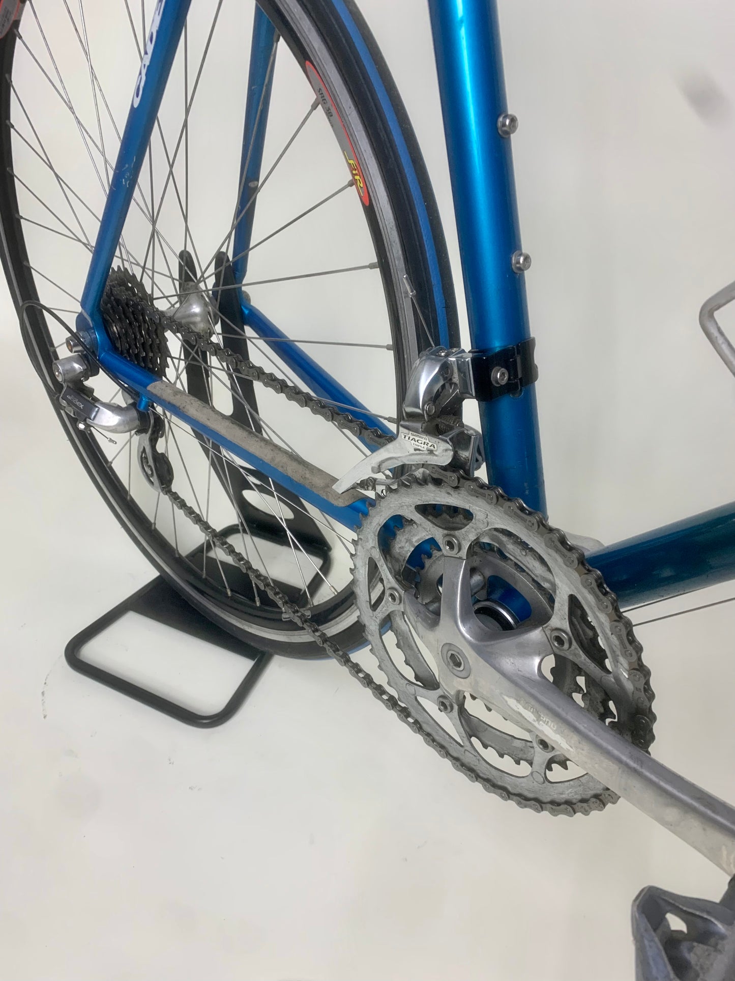 Vélo de course Giant TCR Aluminium – Shimano 105 complet – Taille XS (44 cm) - Vélos Vélo de course Giant TCR Aluminium – Shimano 105 complet – Taille XS (44 cm) - Vélos