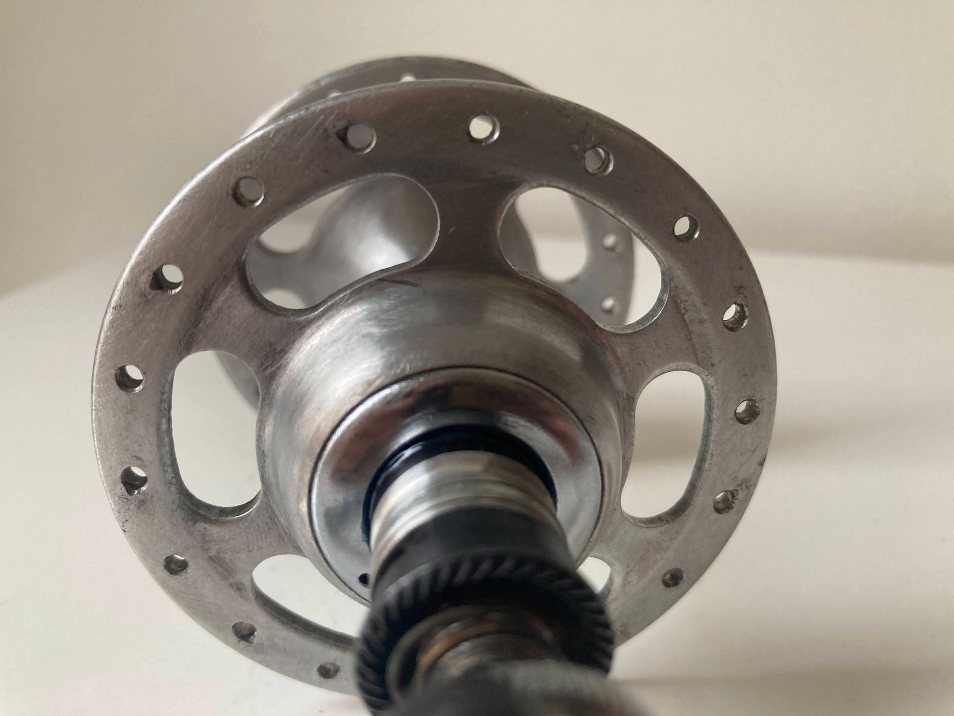 P. DE MOYEUX MICHE PRIMATO SYNTESI 36 TROUS CAMPAGNOLO 10/11 VIT - AXE 130 NEUF P. DE MOYEUX MICHE PRIMATO SYNTESI 36 TROUS CAMPAGNOLO 10/11 VIT - AXE 130 NEUF