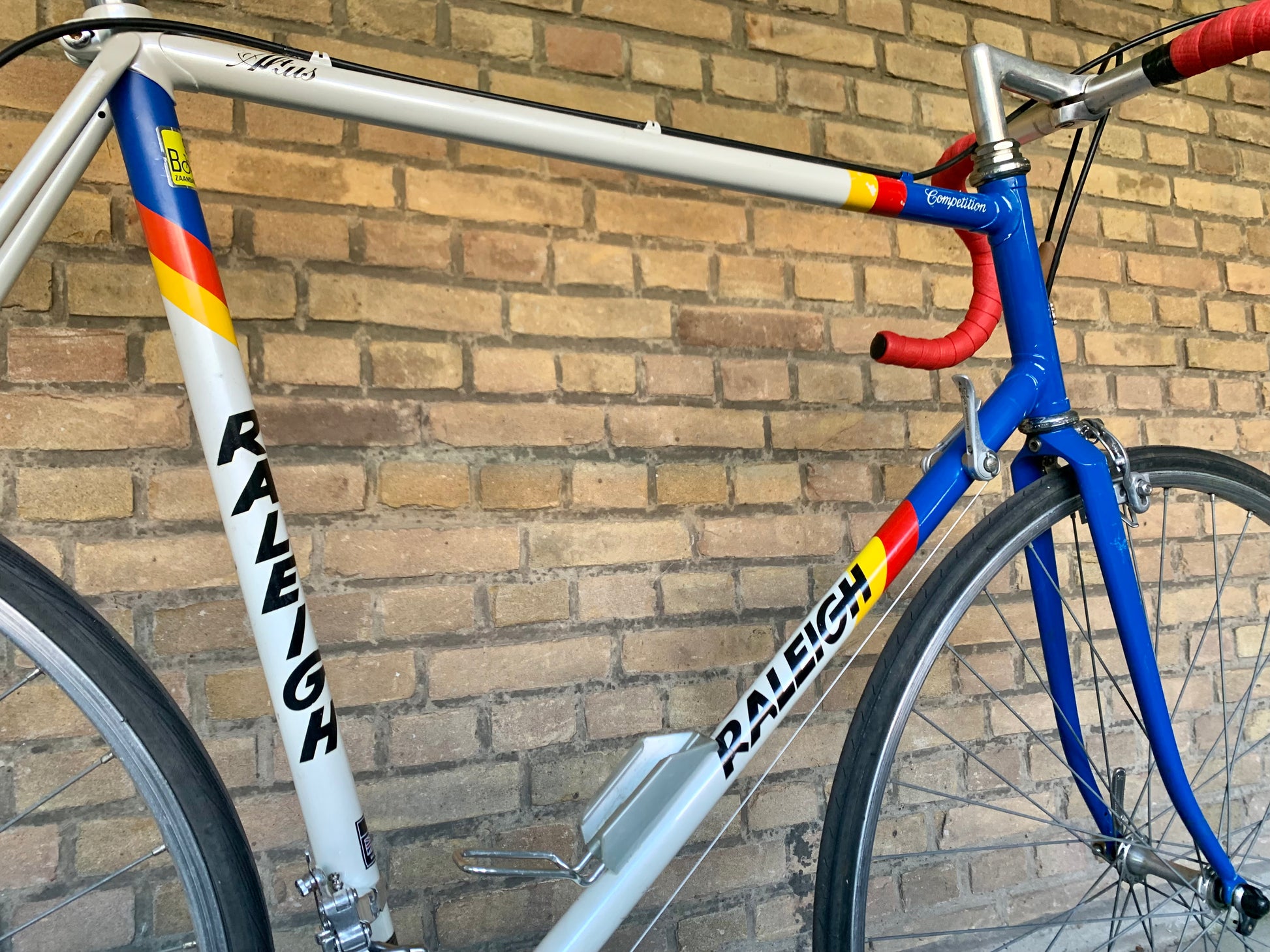 Vetement Cyclisme 80s Tour De France Maillot De Cyclisme Vintage Raleigh- Panasonic 1984 - Marque Agu, Taille L, Bleu - Occasion Maillot Jaune Tour De France Vetement Cyclisme 80s Tour De France Maillot De Cyclisme Vintage Raleigh- Panasonic 1984 - Marque Agu, Taille L, Bleu - Occasion Maillot Jaune Tour De France