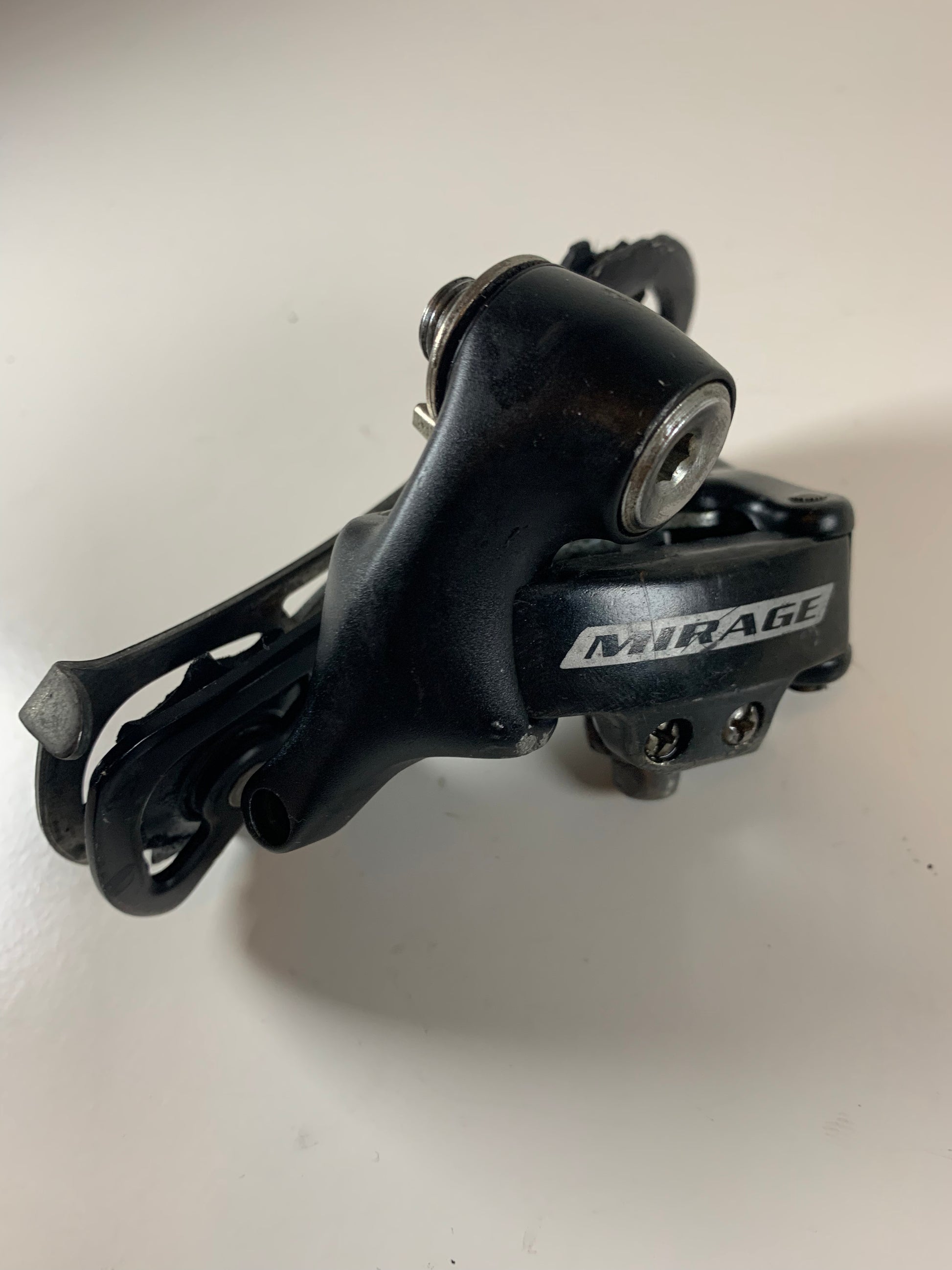 Braze Derailleur Avant Campagnolo Mirage 9 Vitesses Sur Vélo De Route Braze Derailleur Avant Campagnolo Mirage 9 Vitesses Sur Vélo De Route